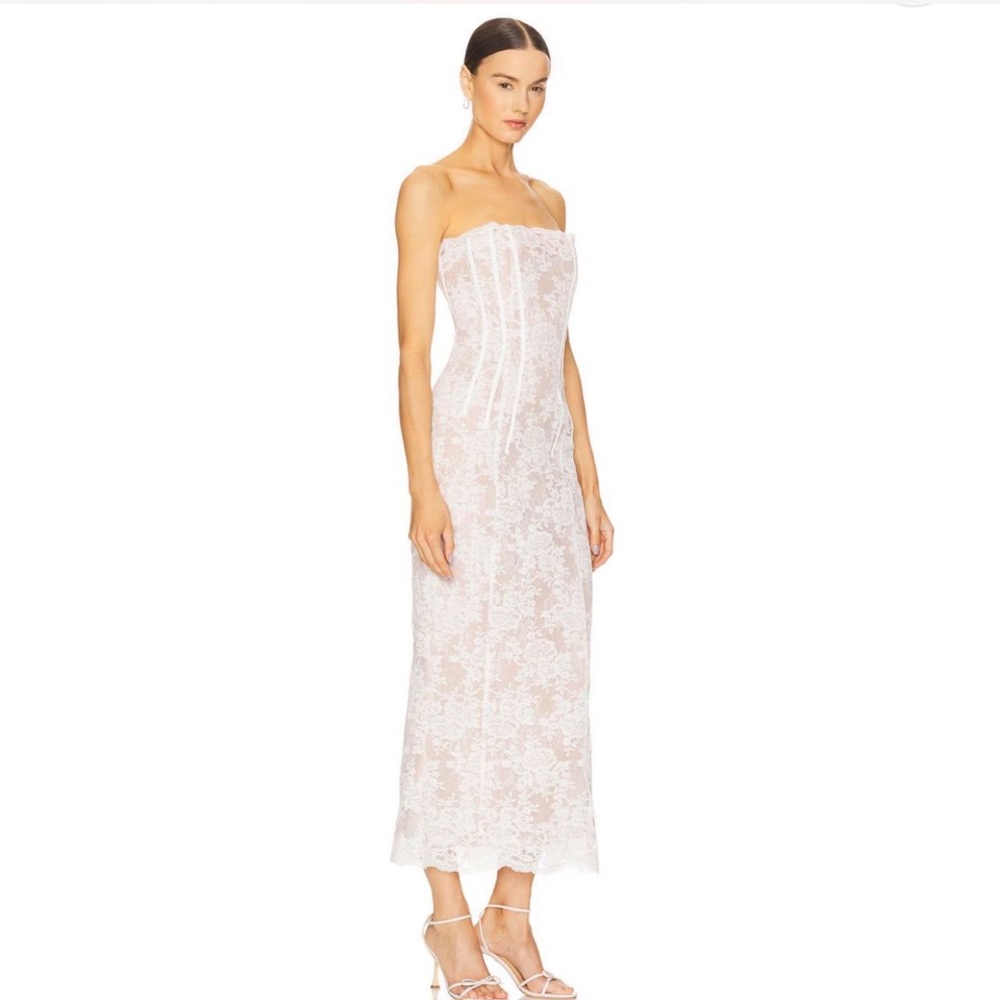 Elegant White Strapless Lace Dress